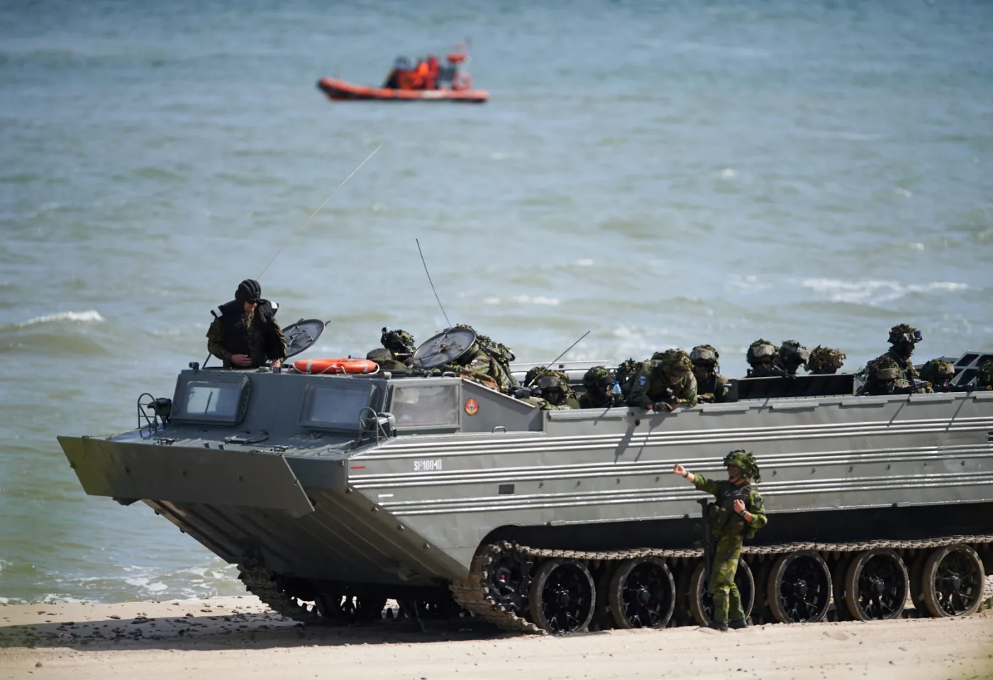 7885506-desant-wojska-podczas-fazy-ladowej.jpg