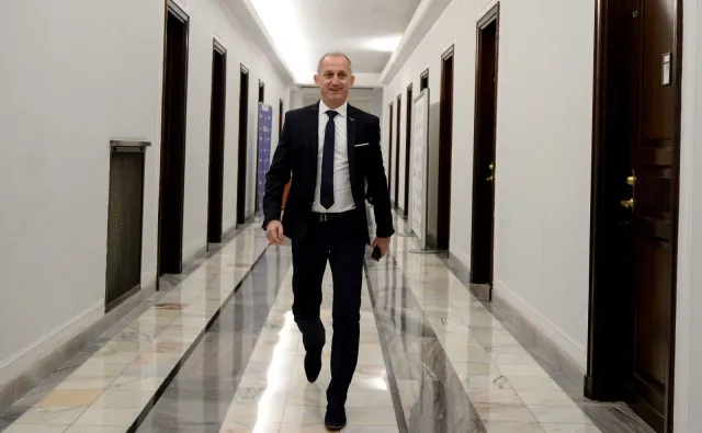 Neumann krytycznie ocenia ruchy PiS: Pełzająca dyktatura