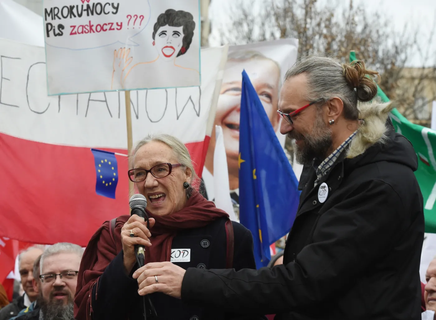 Maja Komorowska i Mateusz Kijowski na manifestacji KOD