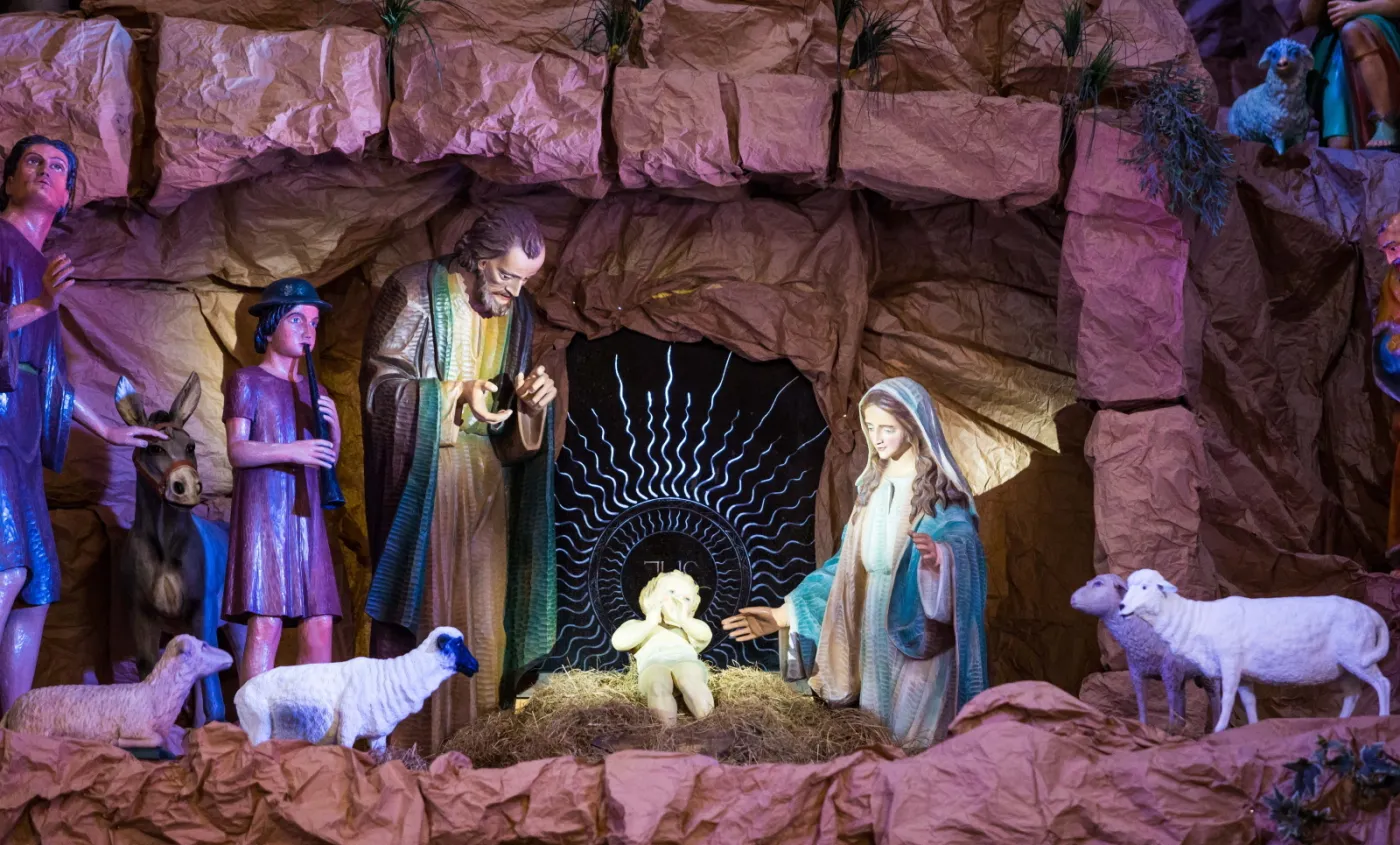 8576596-szopka-bozonarodzeniowa-w-kosciele.jpg