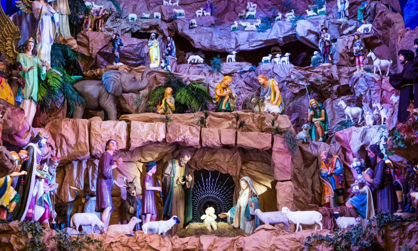 8576628-szopka-bozonarodzeniowa-w-kosciele.jpg