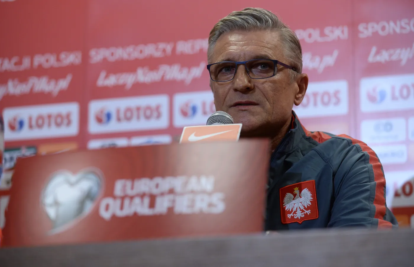 Szkoleniowiec reprezentacji Polski Adam Nawałka podczas konferencji prasowej przed jutrzejszym meczem eliminacji piłkarskich mistrzostw Europy 2016 z Irlandią