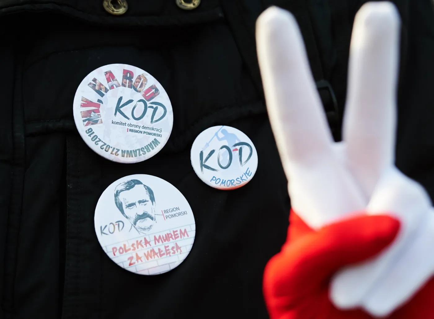 "Jestem Polakiem gorszego sortu. Trzymam z Bolkiem". Demonstracja KOD w Gdańsku. ZDJĘCIA