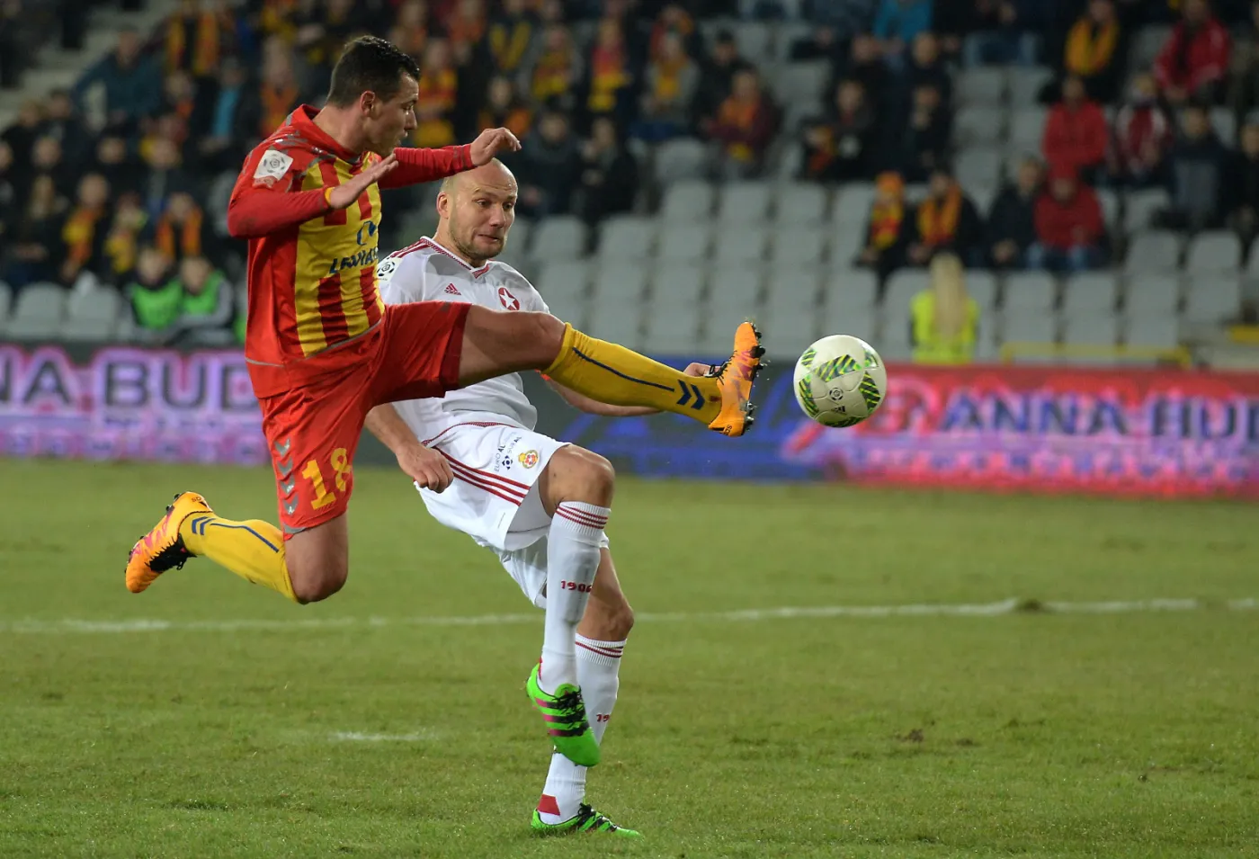 Ekstraklasa: Debiut trenera Śląska Rumaka w Kielcach. Legia zagra z Cracovią