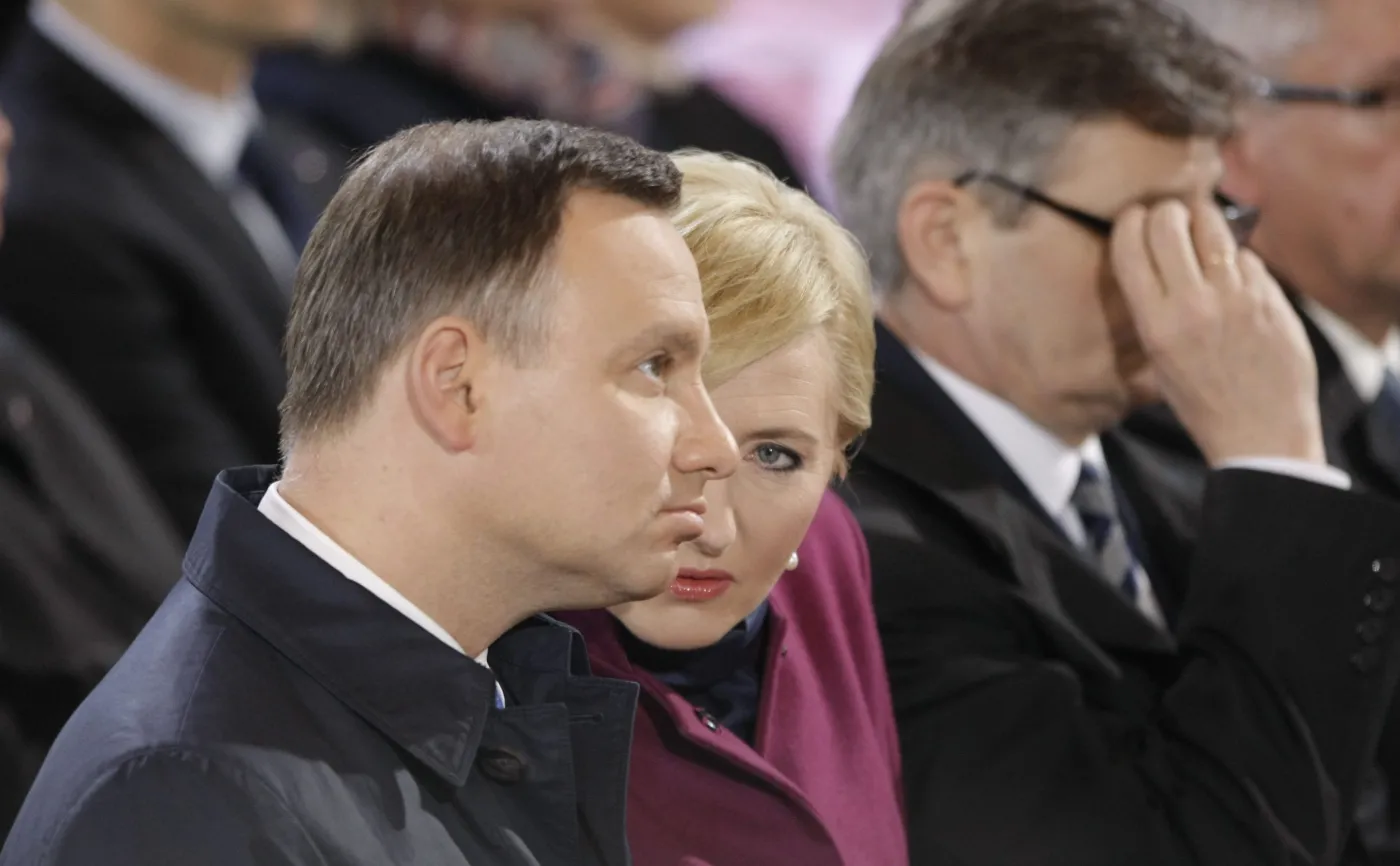 Dziennikarze krytykują artykuł o Agacie Kornhauser-Dudzie. "Wyborcza" przytacza plotkę o nieślubnym dziecku prezydenta