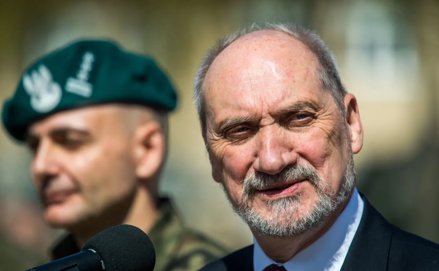8958139-minister-obrony-antoni-macierewicz.jpg