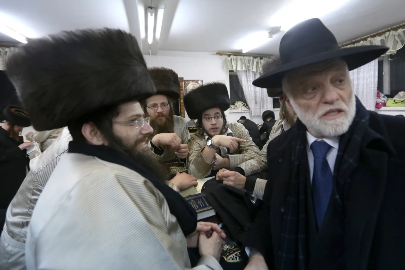 Ortodoksyjni Żydzi z całego świata zjechali do małej polskiej wioski. Będą tańce i śpiew. ZDJĘCIA