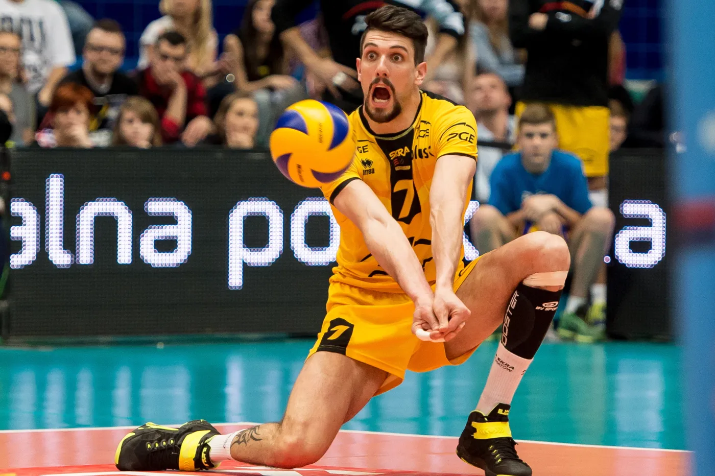 Siatkarz PGE Skry Bełchatów Facundo Conte podczas meczu finałowego turnieju Pucharu Polski z Zaksą Kędzierzyn-Koźle