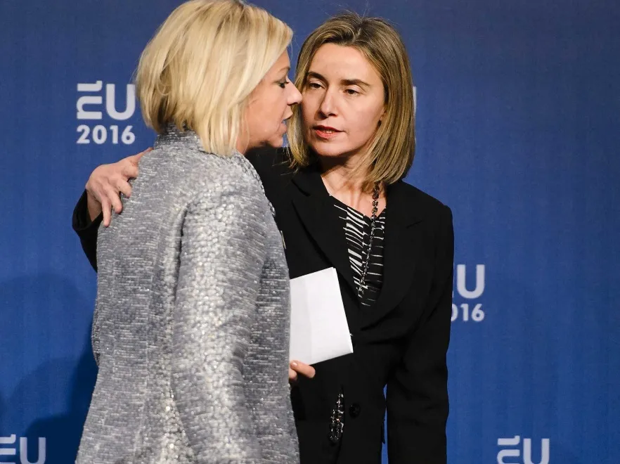 Wpadka! Holenderska minister obrony w stroju mocno karnawałowym na politycznych salonach