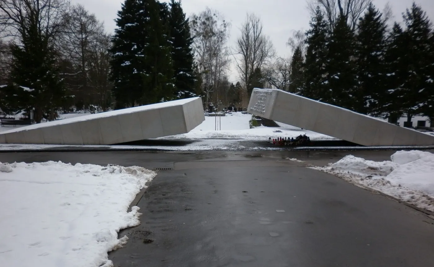 Pomniki upamiętniające katastrofę smoleńską w Polsce. Gdzie są, jak wyglądają. ZDJĘCIA