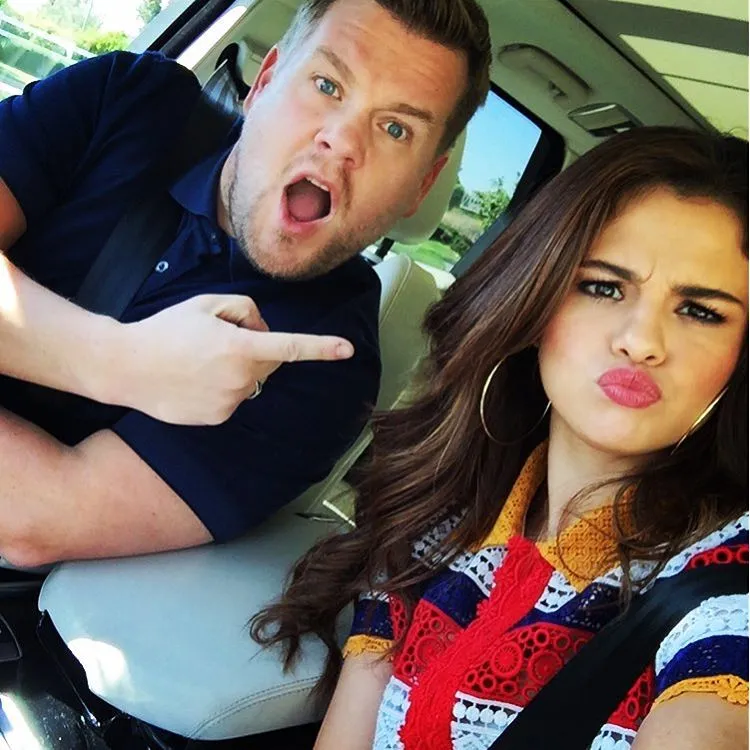 9203951-selena-gomez-w-samochodzie-jamesa.jpg