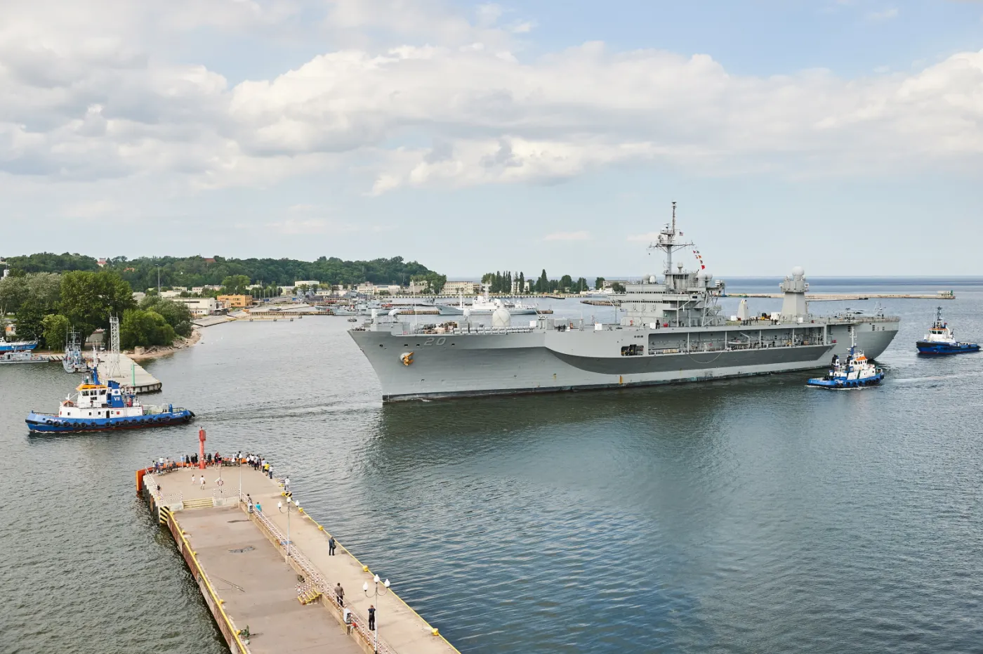 Piękny amerykański kolos zawinął do Gdyni. Okręt USS Mount Whitney [ZOBACZ ZDJĘCIA]
