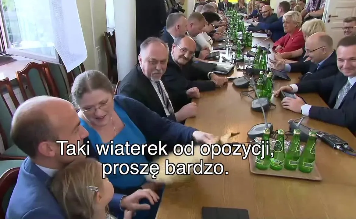 Krystyna Pawłowicz wachluje córkę Borysa Budki
