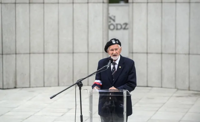 "Nazwą Żołnierze Wyklęci faworyzowani są ci, którzy kontynuowali bezsensowną walkę i ginęli bez rozkazu"