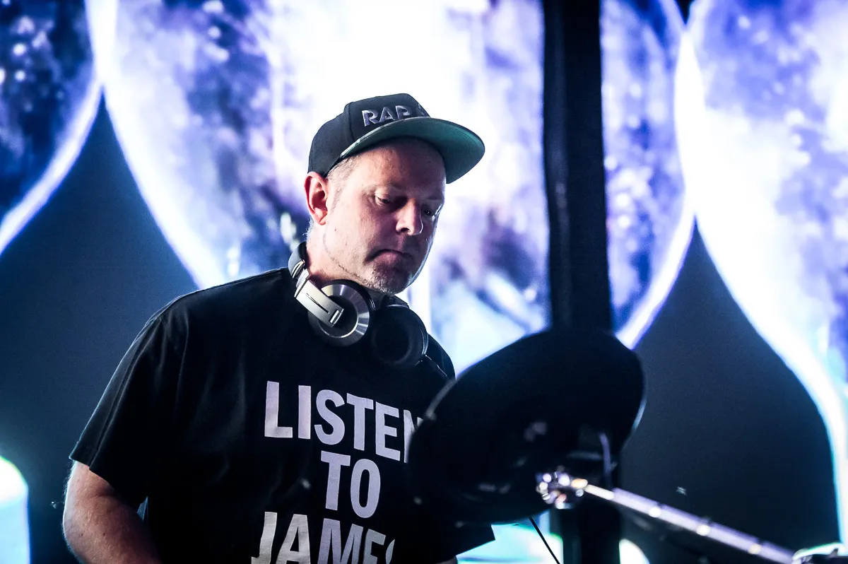 9327659-dj-shadow-na-festiwalu-audioriver.jpg