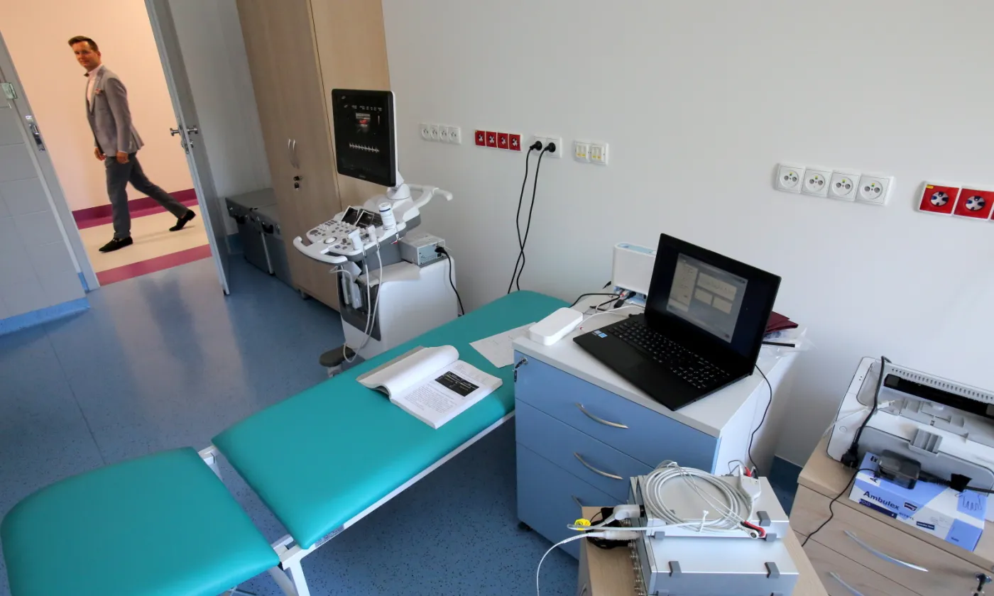 9345847-sala-zabiegowa-w-centrum-medycyny.jpg