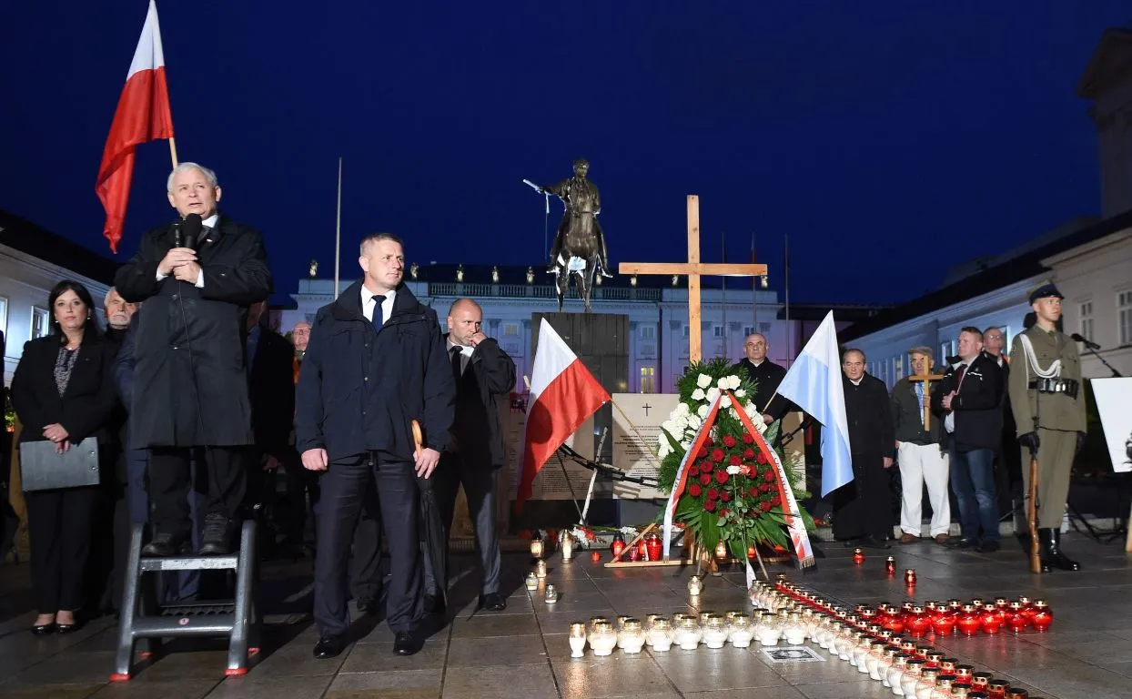  Wystąpienie prezesa PiS Jarosława Kaczyńskiego przed Pałacem Prezydenckim