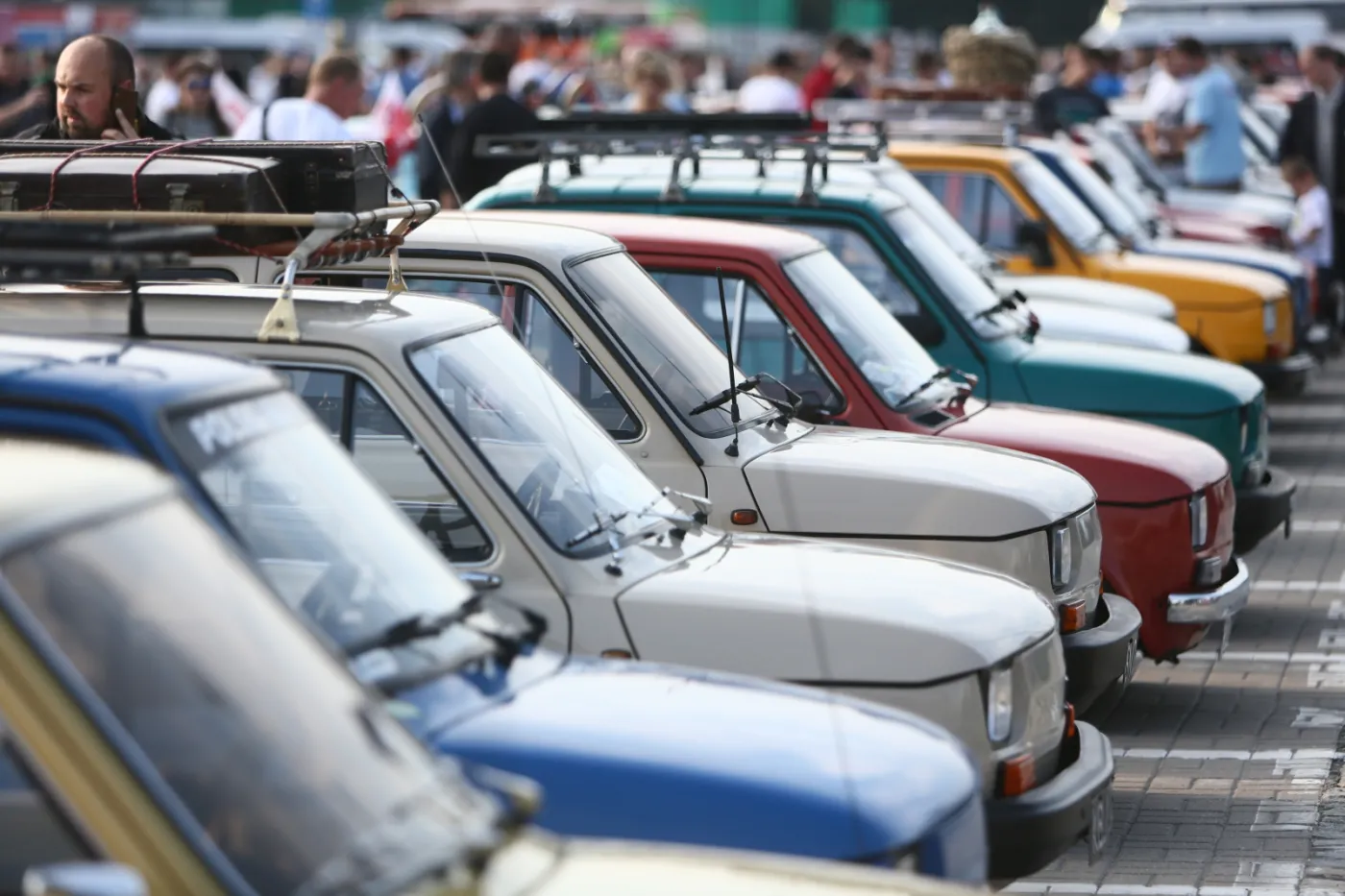 Fiaty, maluchy, kaszlaki. Auta, które podbiły polskie drogi i serca [ZDJĘCIA]