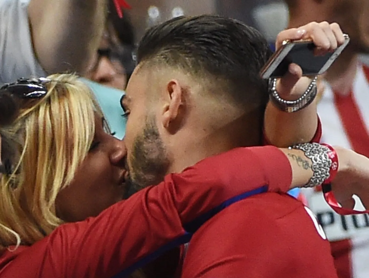 Miss Belgii cichą bohaterką finału Ligi Mistrzów. To ją po golu całował Yannick Carrasco