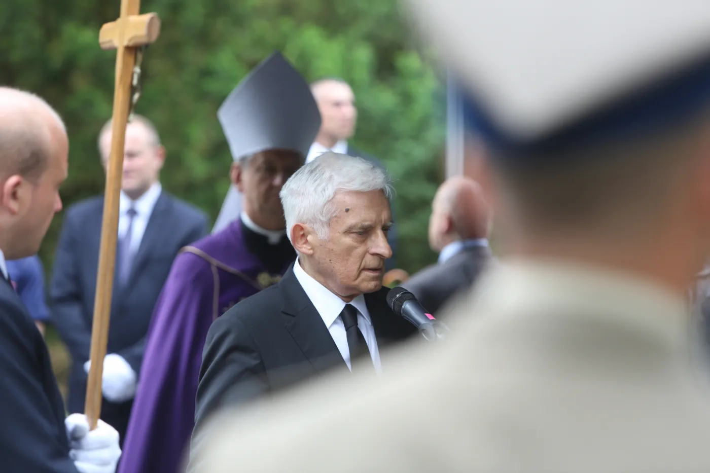 9097638-jerzy-buzek-na-pogrzebie-andrzeja.jpg