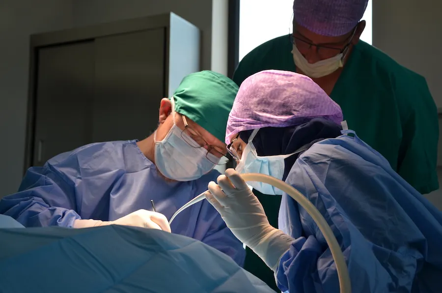 Zabieg implantologiczny z użyciem technologii druku 3D