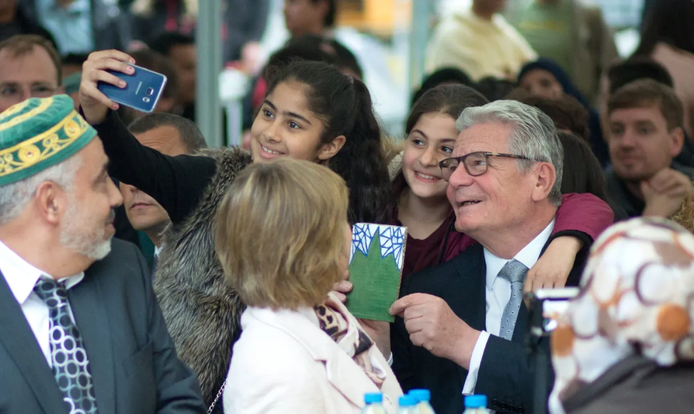 9163513-gauck-obchodzil-razem-z-muzulmanami.jpg