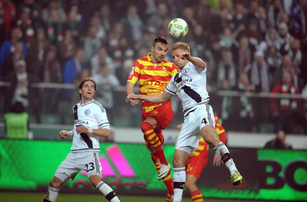 Sebastian Madera (w czerwono-żółtym stroju)