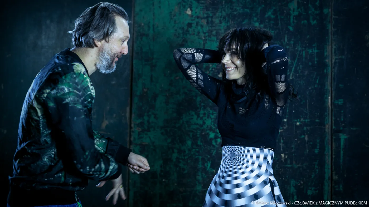 Na planie filmu "Człowiek z magiznym pudełkiem"; fot. Bartosz Mrozowski/Kino Świat