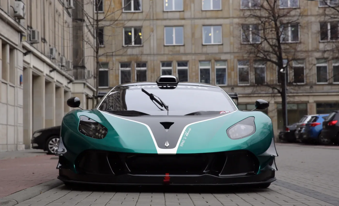 9660647-polski-samochod-wyscigowy-arrinera.jpg