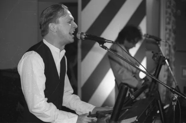 Republikańska biblia. Coś więcej niż biografia legendarnego polskiego zespołu [RECENZJA]