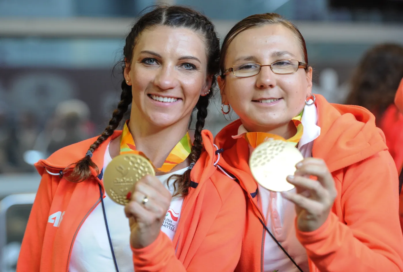 Kwiatami i transparentami powitano naszych medalistów w Polsce