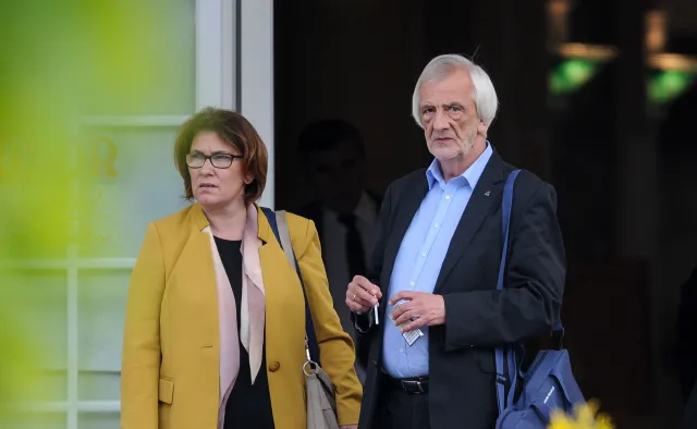 Ryszard Terlecki przyłapany na zakupach w niedzielę. Jak teraz się tłumaczy?