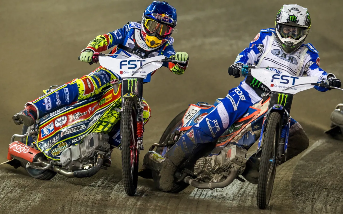 Polak Piotr Pawlicki (kask niebieski) i Amerykanin Greg Hancock (biały)