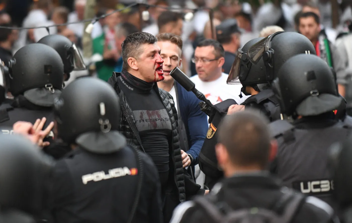 Kibice Legii znów narobili wstydu w Europie. Bili się z hiszpańską policją przed meczem z Realem