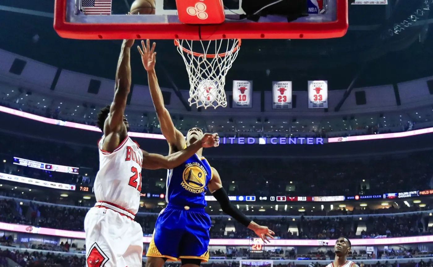 Liga NBA: Druga z rzędu porażka Warriors. Niecodzienny rzut Taja Gibsona