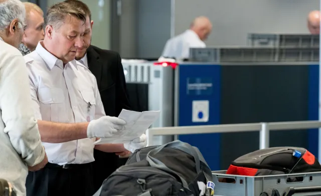 Państwo tworzy rywala dla prywatnych firm ochrony. Poczta Polska ma strzec lotnisk, instytucji publicznych i spółek Skarbu Państwa