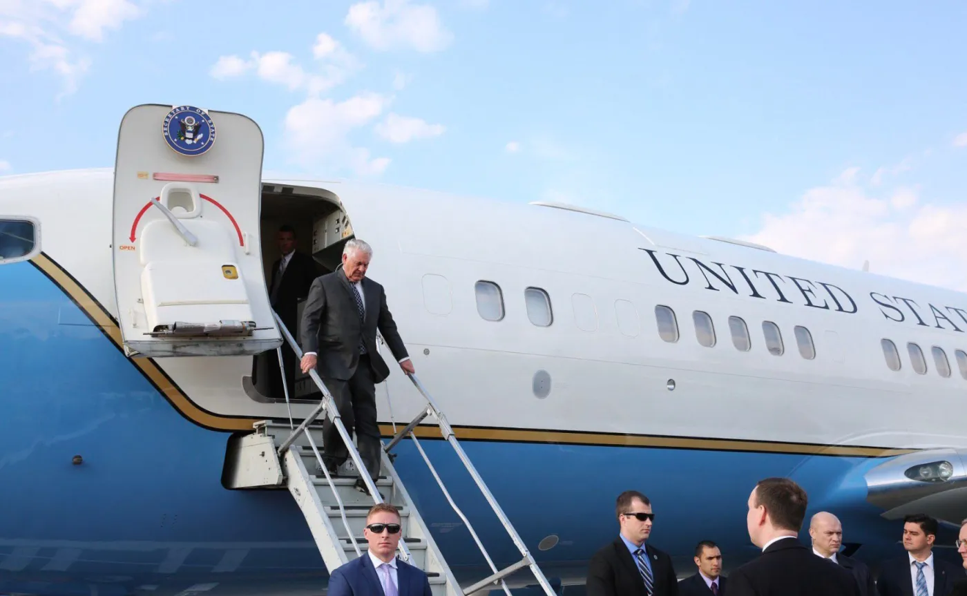 Sekretarz stanu Rex Tillerson na lotnisku w Moskwie
