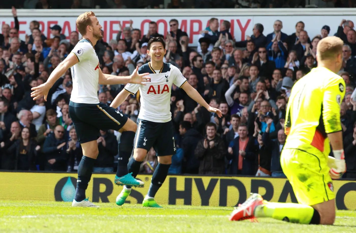 Harry Kane cieszy się po pokonaniu Artura Boruca (w żółtym stroju)