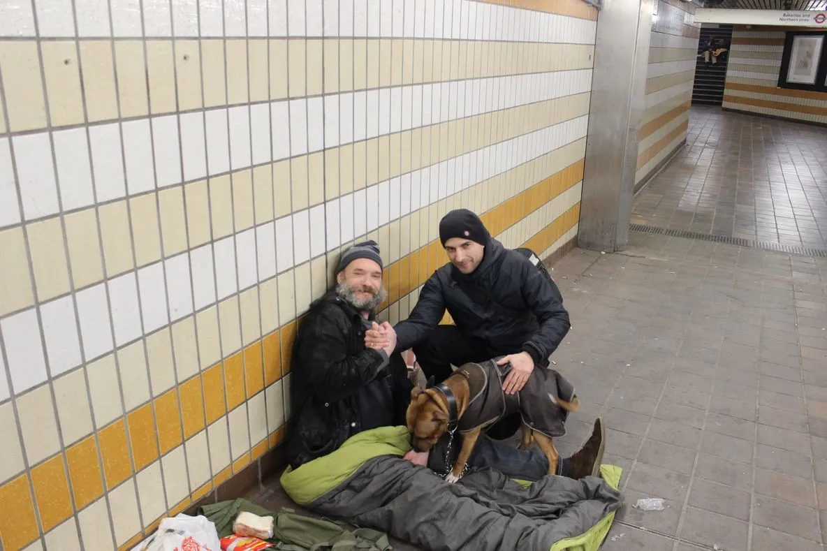 10070845-michal-lebski-z-bezdomnym-polakiem.jpg