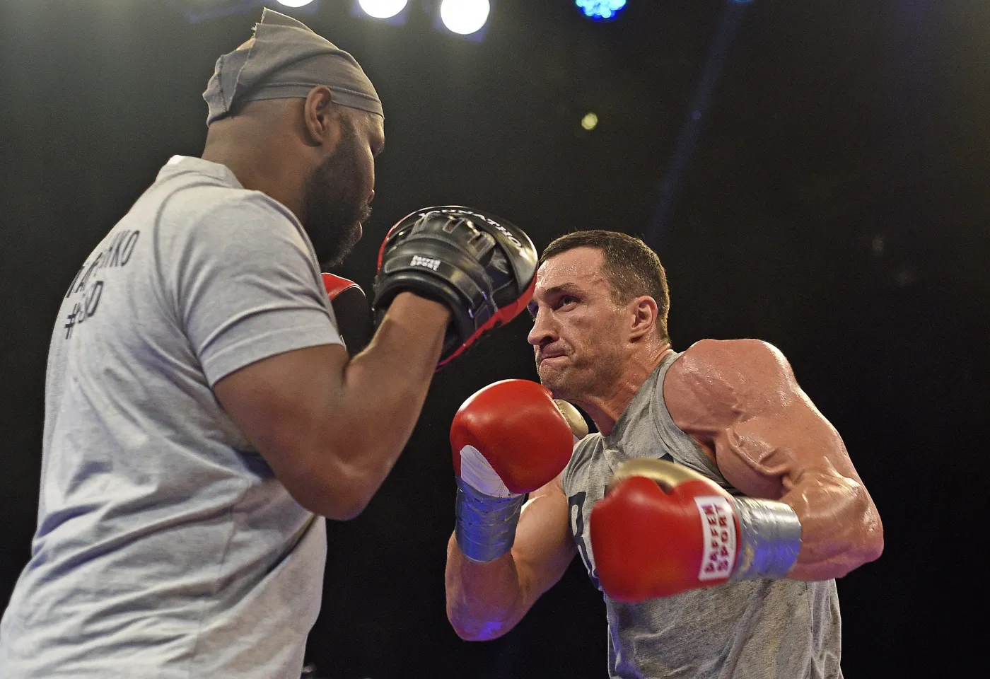 Władimir Kliczko i Anthony Joshua zaprezentowali się na treningu medialnym