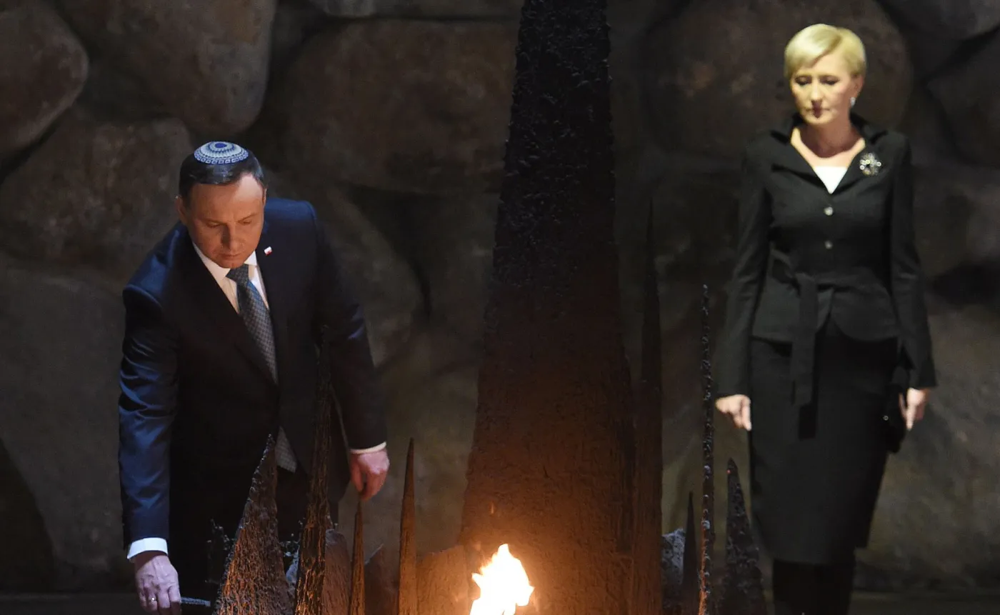 Para prezydencka podczas ceremonii złożenia wieńca w Sali Pamięci w Instytucie Yad Vashem,