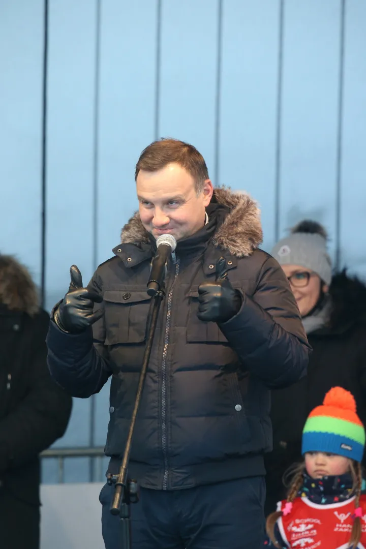 9815451-andrzej-duda-gratuluje-uczestnikom.jpg