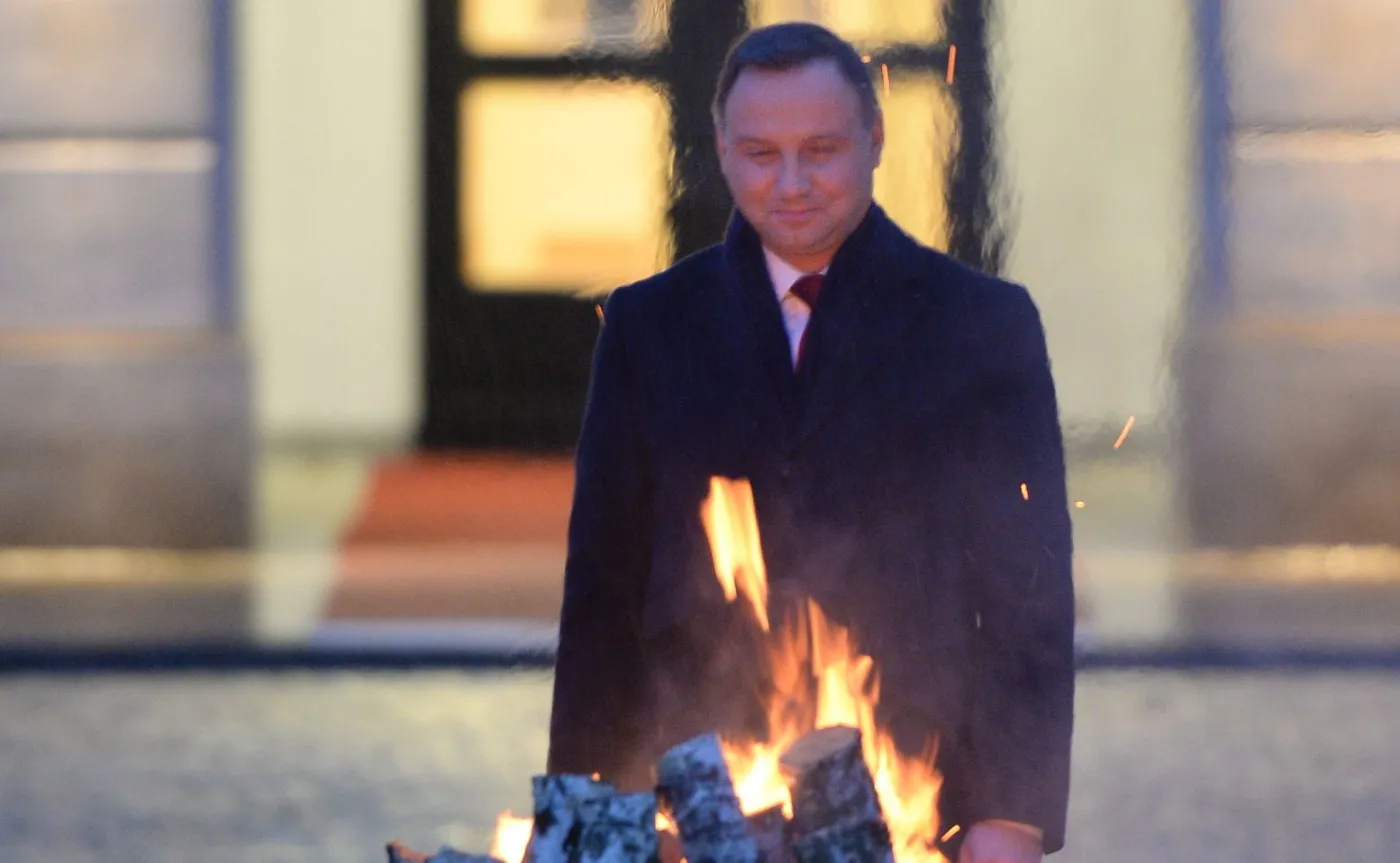 Prezydent Andrzej Duda uczestniczy w spotkaniu z harcerzami z okazji Dnia Myśli Braterskiej na dziedzińcu Pałacu Prezydenckiego