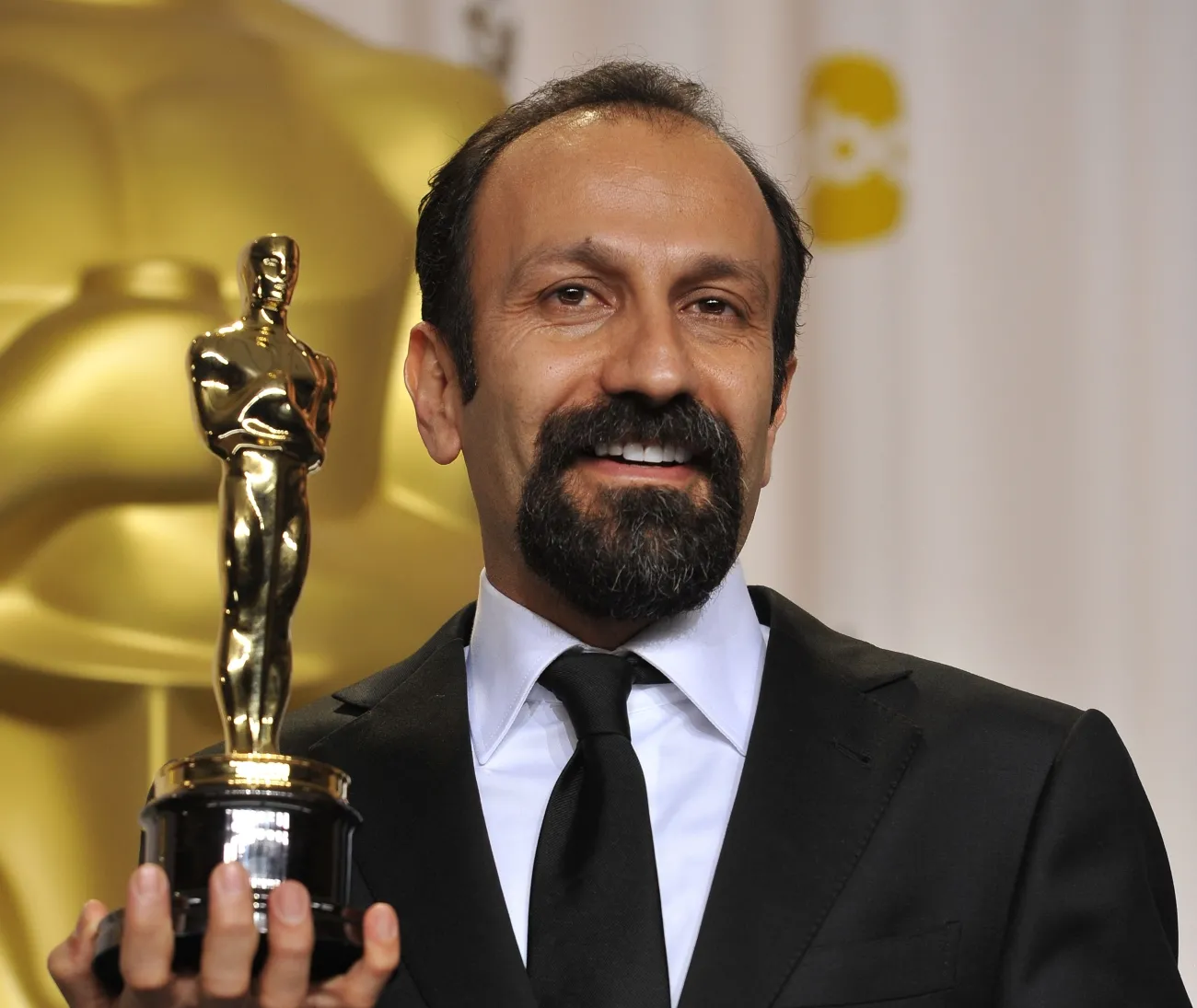 9906756-asghar-farhadi-z-oscarem-za-filmu.jpg