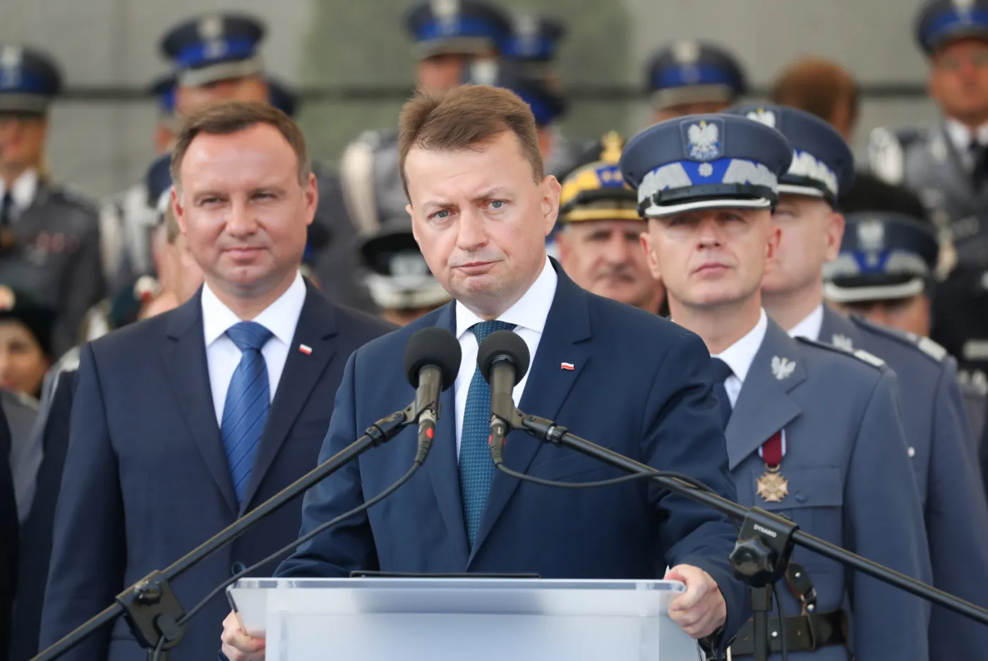 Prezydent Andrzej Duda i minister spraw wewnętrznych i administracji Mariusz Błaszczak na centralnych obchodach święta policji.