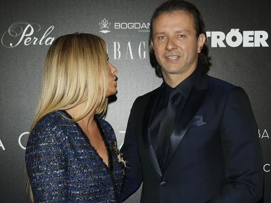 "Jest jak w pędzącym samochodzie, z którego wychylasz głowę..." Małgosia Rozenek podsumowuje rok małżeństwa z Majdanem