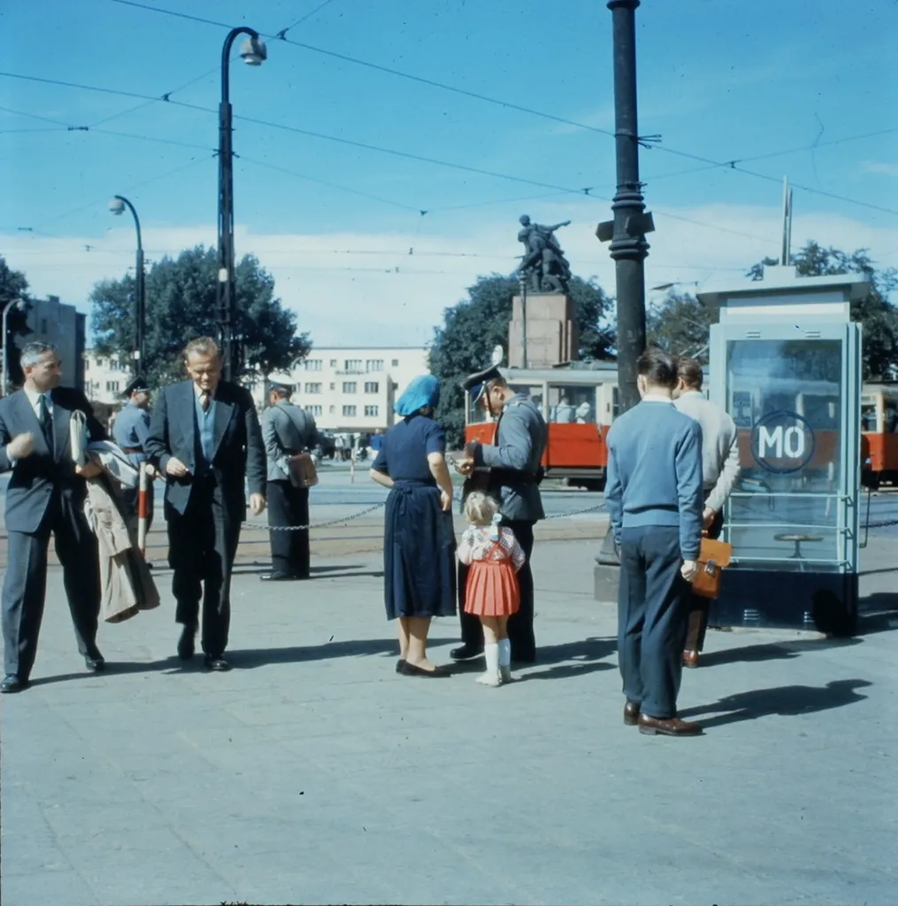 Warszawa na kolorowych zdjęciach z lat 60.