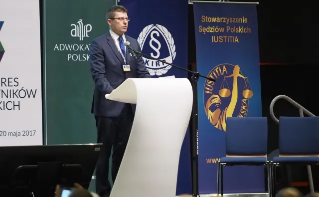 Wiceminister Warchoł na kongresie wypomina sędziom: "Środowisko się nie oczyściło". Część prawników wychodzi