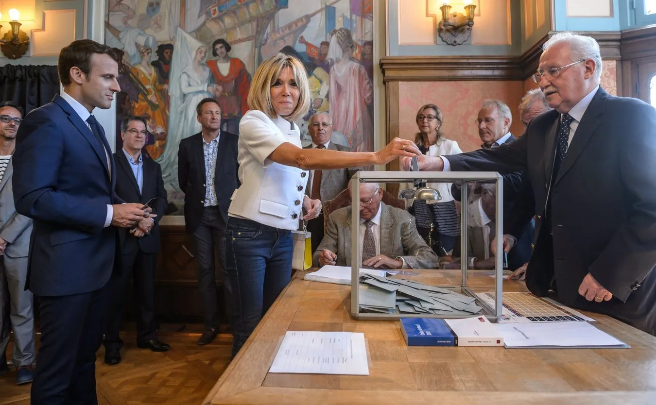 Prezydent Francji Emmanuel Macron ze swoją żoną  Brigitte Trogneux