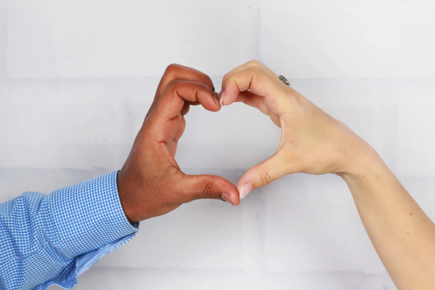 Uchodźców nie chcemy, ale Polki coraz częściej wychodzą za Afrykanów